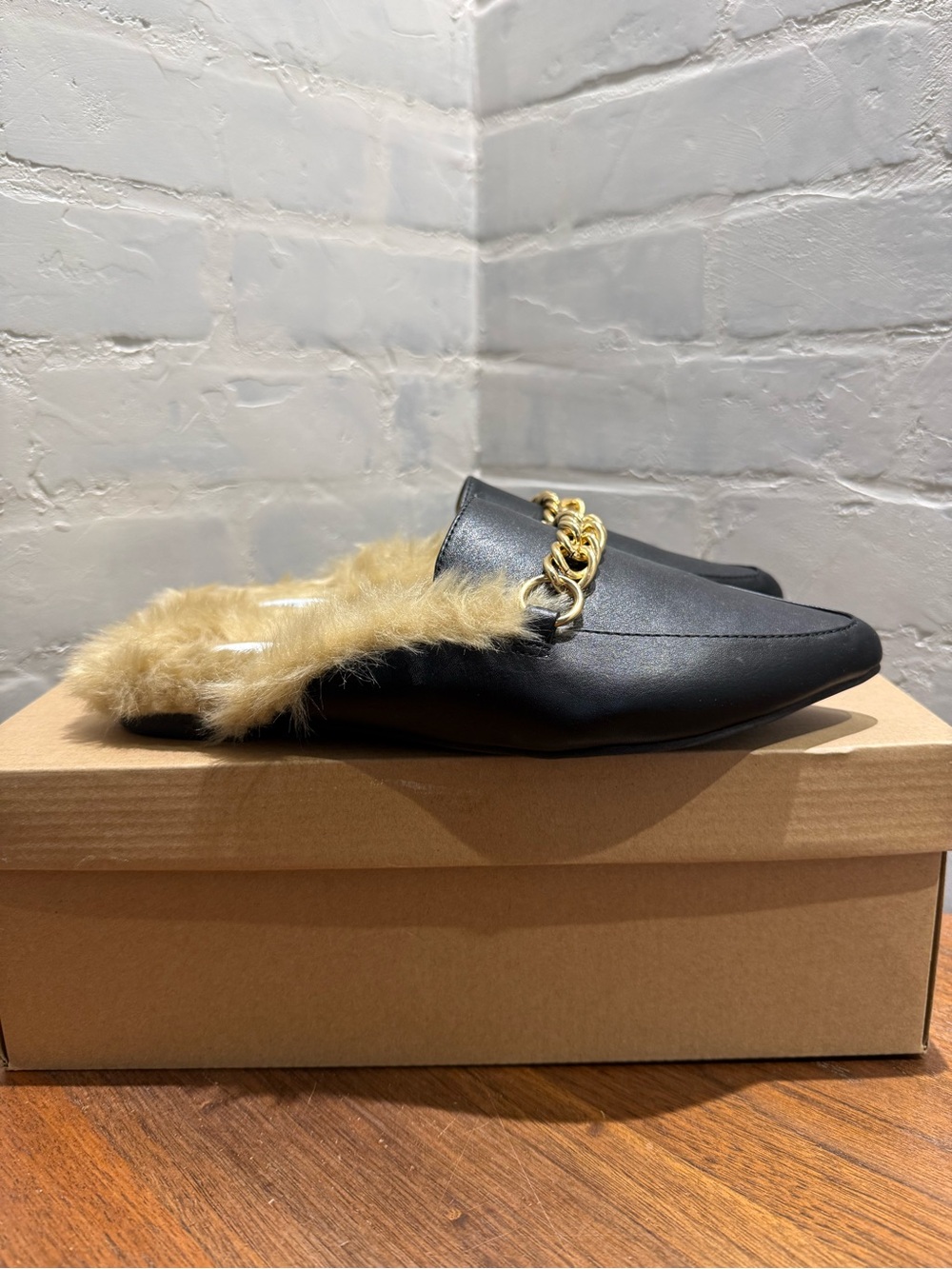 Steve Madden Black Faux-Leather Mules with Gold Chain and Cream Fur - Picture 3 of 5